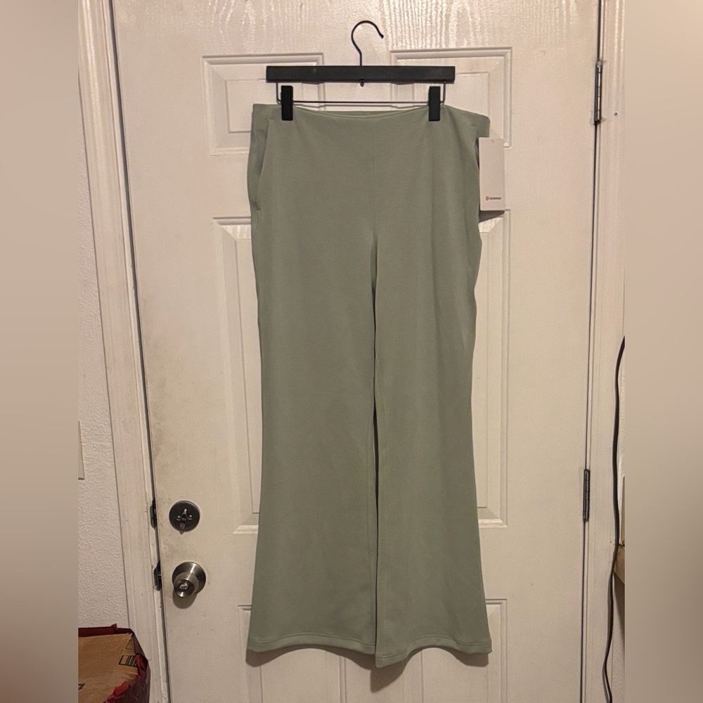 Lululemon Brushed Softstreme MR Flared Pant *Reg, Fog Green, Size XL